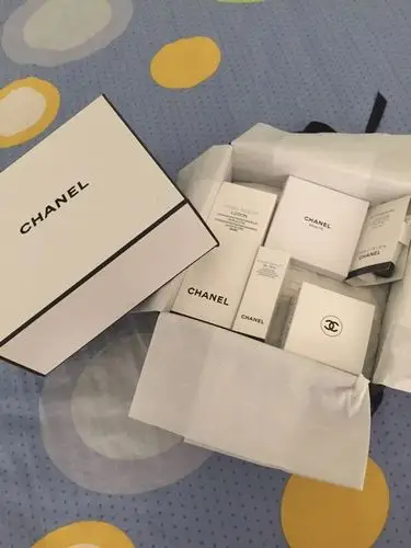 收到老公送的生日礼物,开心