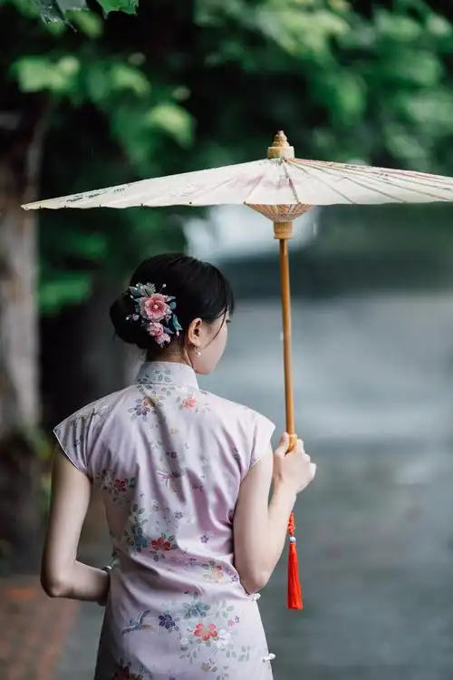 雨巷 油纸伞人像撑着油纸伞撑着油纸伞的丁香姑娘