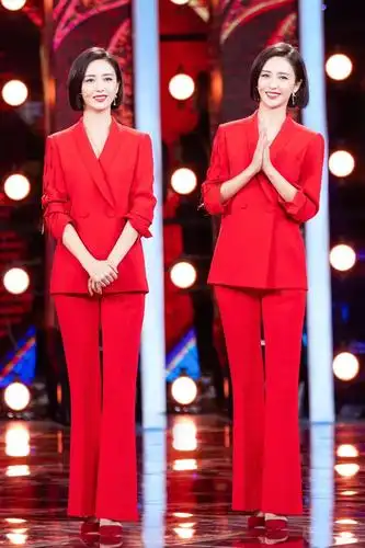 西装要学佟丽娅穿,适合开春约会穿,很圈粉的哟|西裤|红色系|高跟鞋