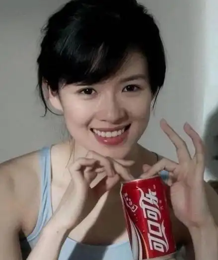 岁月如梭,章子怡如今已经崭露头角,成为了国际电影界的一名耀眼明星.