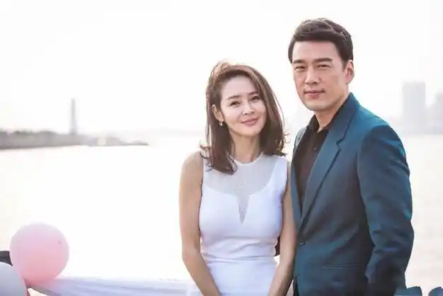 回顾演员于明加:结婚13年只生孩子不做饭,丈夫一家人把她宠成宝|胡俊