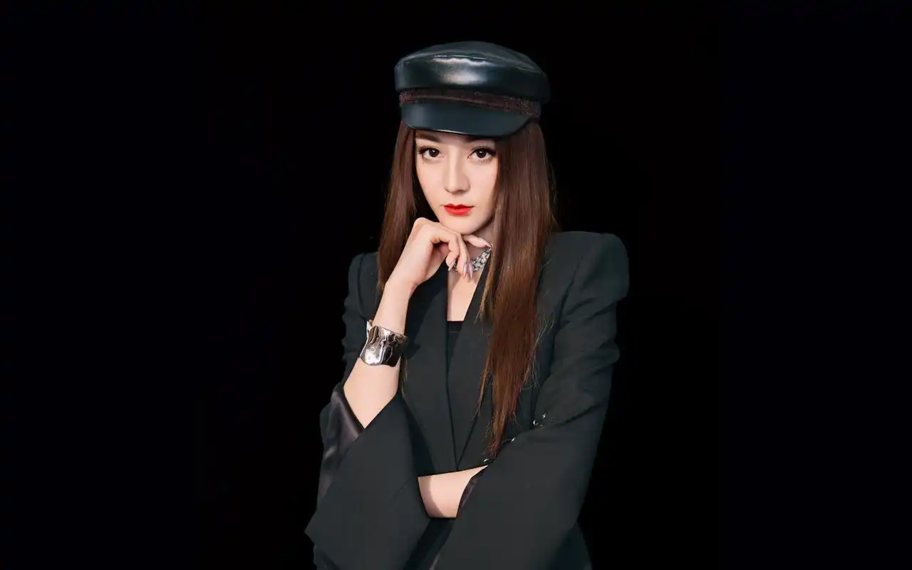 迪丽热巴御姐范性感图片桌面壁纸