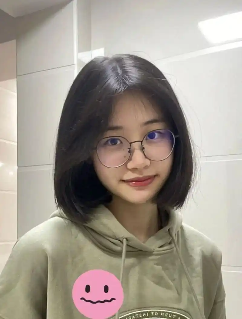 完了 短发剪完居然让闺蜜认为是小学生 这款发型很减龄感觉清新自然又
