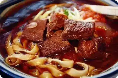 完全是屌丝逆袭高富帅的节奏, 高端大气的店面装修与老店截然不同