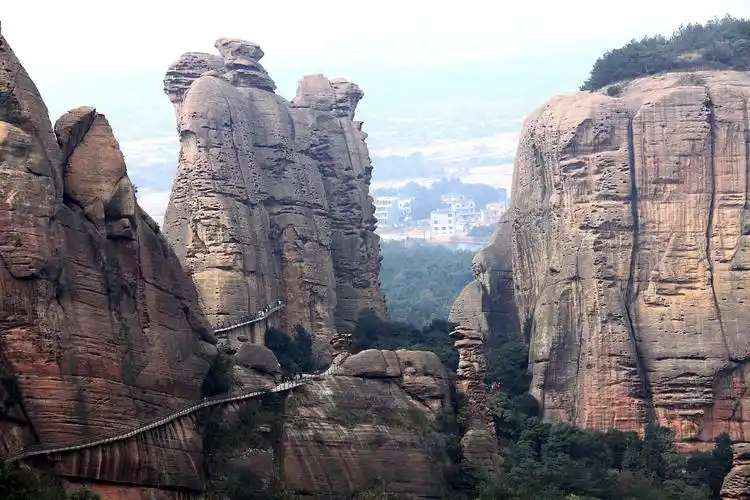 丹霞地貌 · 江西弋阳 龟峰