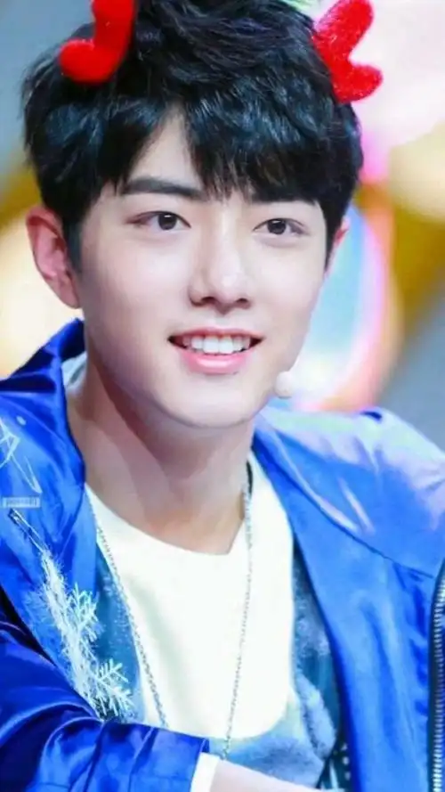 肖战早期造型～帅气桃桃