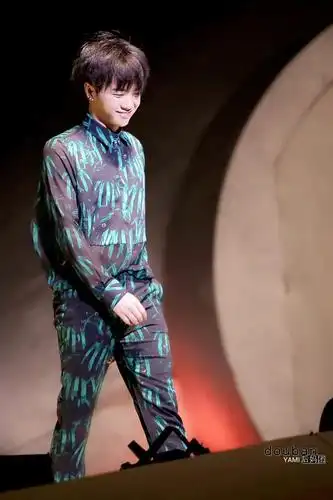 2014华晨宇2014华晨宇火星演唱会 - 北京站_高清图片大全-爱豆app