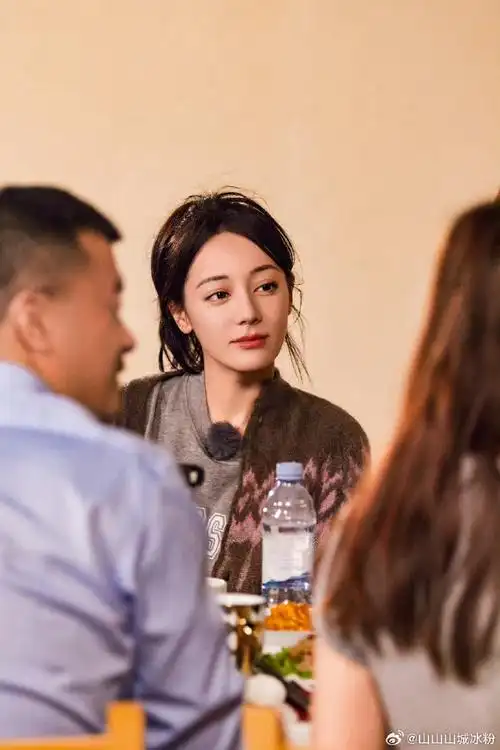 永远做自己 没有距离感#突然理解了热巴为什么会有采访粉#迪丽热巴