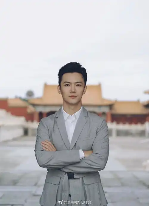 牛年央视#春晚#新主持人张韬还挺帅的!央视男主持的颜值真的9315!