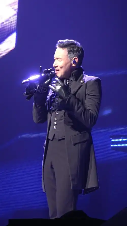 张学友60 巡回演唱会·成都首场· 学友:"是你变了" 友迷:"我没变!