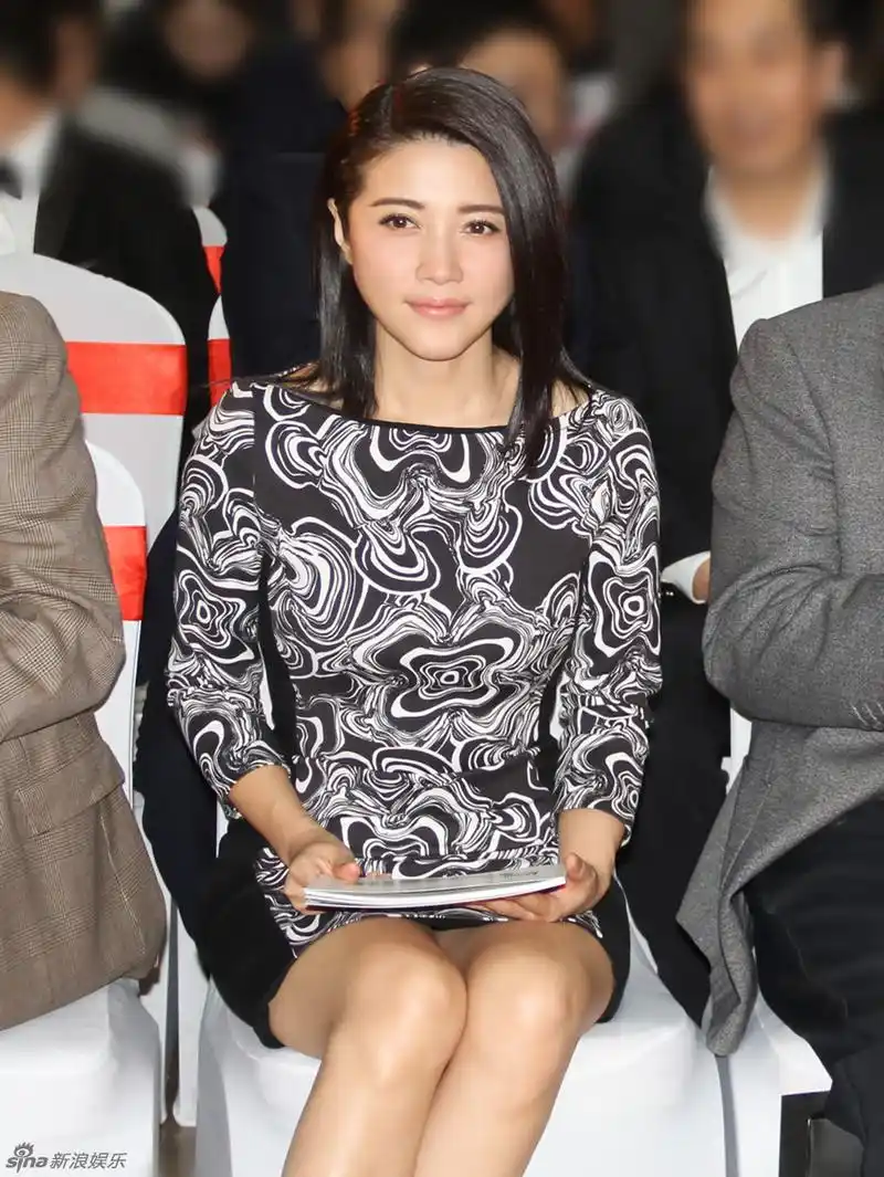 组图:颜丙燕出席华夏微影启动仪式 支持微电影_高清图集_新浪网