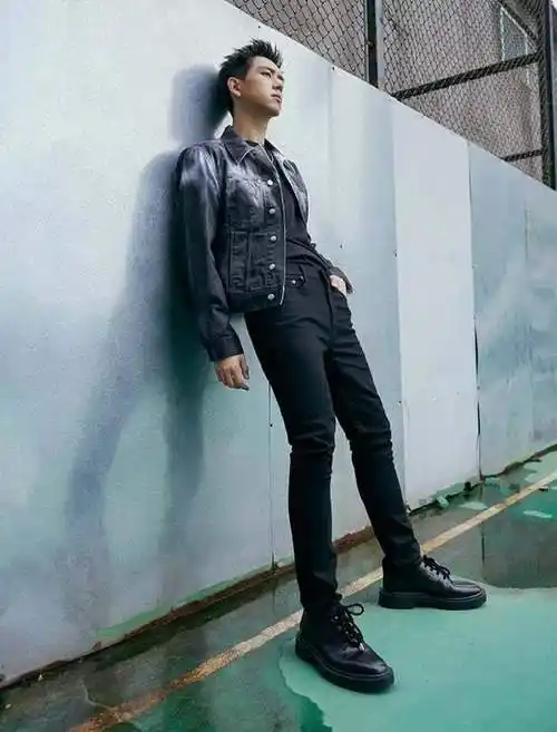 身高比例超好男星刘宇宁看不见赵露思杨洋同框肖战热巴被吐槽