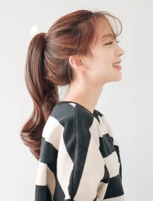 q2:空气刘海怎么扎马尾好看图解