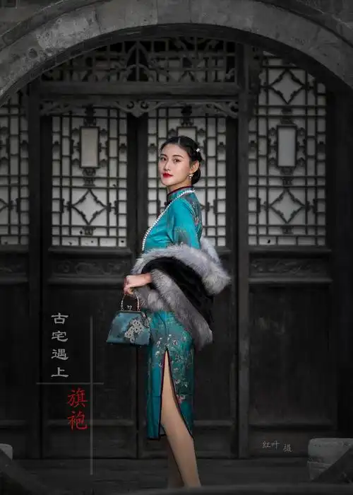 【古宅遇上旗包.摄影图片】人像摄影_红叶_太平洋电脑网摄影部落