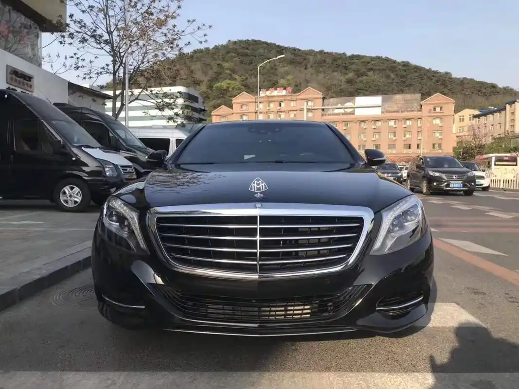 奔驰迈巴赫s600普尔曼加长5.