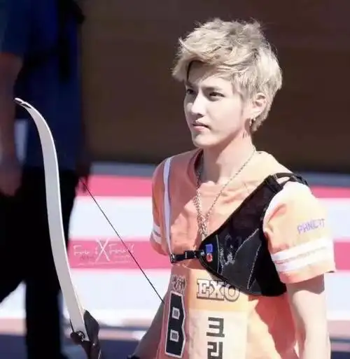 吴亦凡在韩国旧照曝光,看到他那时候的神颜,网友:这才是男神!