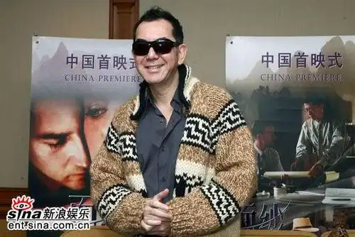 组图面纱上海记者会黄秋生墨镜酷味十足