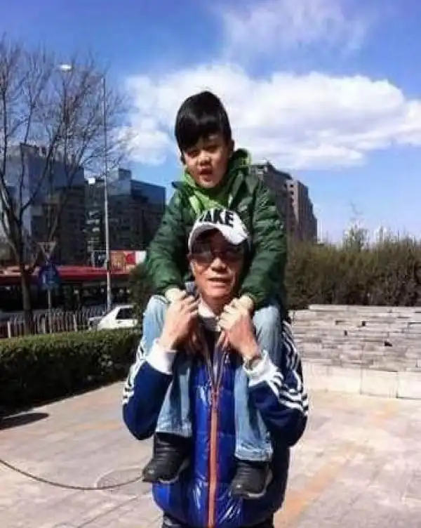 51岁那英儿女双全 与高峰的儿子生活照曝光 长相英俊帅气