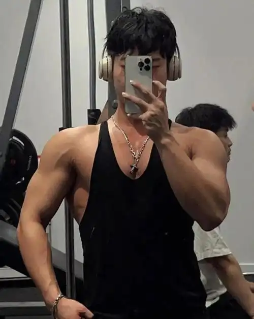 00后腹肌小奶狗这身材太有料了