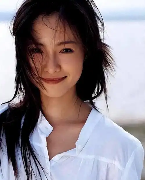 到处认干爹干哥,拍一部戏换一个伴侣,陈道明自降片酬也要捧她|江一燕