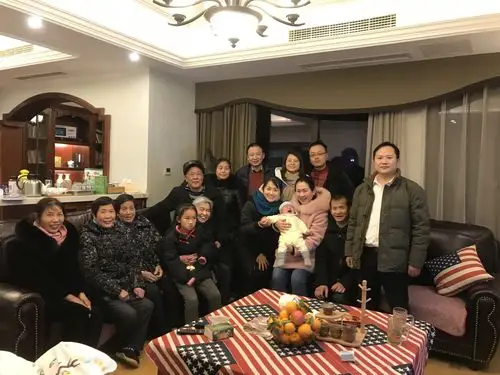 2019年元旦,宝贝儿满一百天,家里来了好多客人