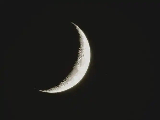 金星伴月 月亮 峨眉月 天空星星