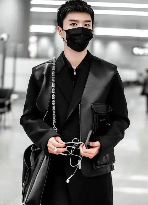 范丞丞的穿搭合集,帅气潮男必备,显眼包的衣品有多绝