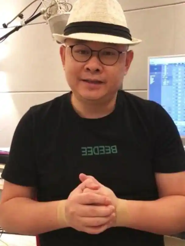 刀郎近照曝光发福成大叔曾被发妻嫌弃太穷如今现任美上天