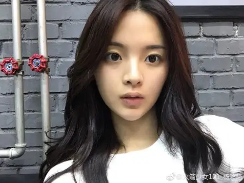 杨超越素颜自拍