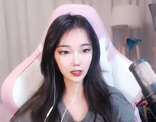 朋友看我看甜甜珂直播然后说美颜的事