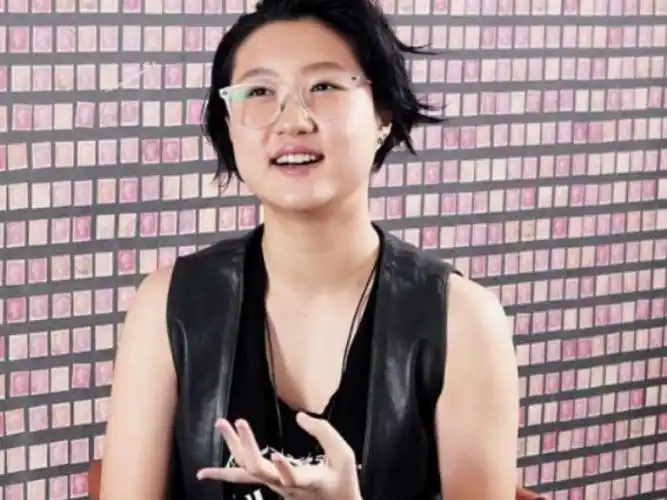 对于吴卓林,从小缺少父爱的她,本身就是不幸福的,原