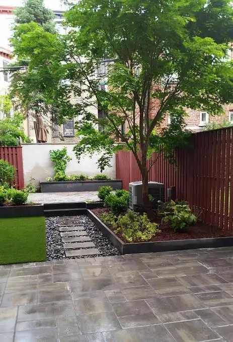 庭院设计:小面积花园也能铺草坪,2个以草坪为主角的院子