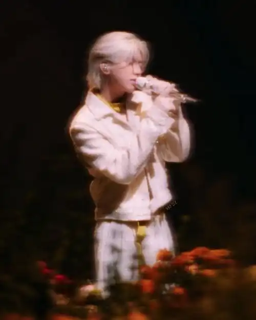 蔡徐坤闭眼侧颜