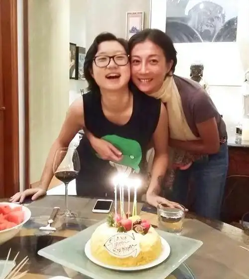 成龙突然变更100亿遗嘱分配,终究还是小龙女赢了!房祖名输了!