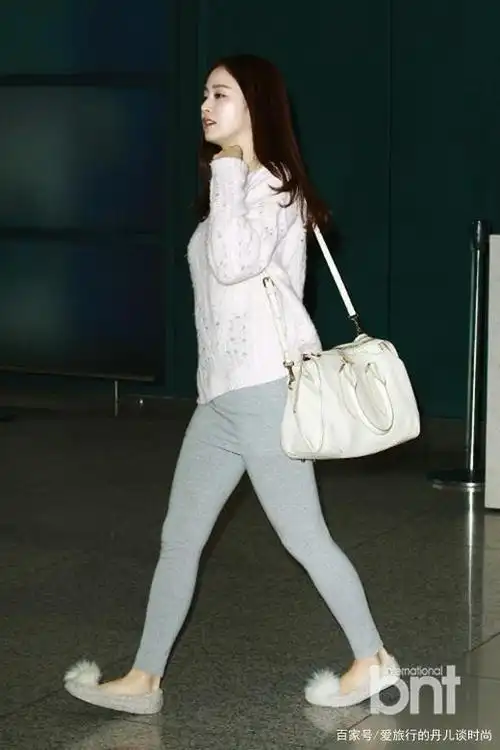 韩国天然美女:金泰熙,穿搭时尚又甜美