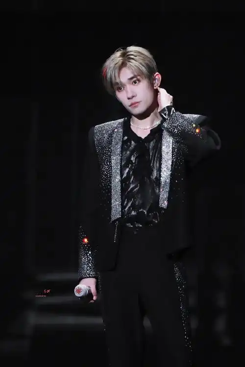 易烊千玺唱大花轿##易烊千玺夹得嗓子都冒烟了##易烊千玺眼眶好