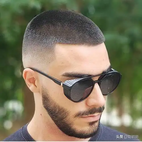 别再纹理烫了这才是30岁男人最适合的发型帅气有型好打理