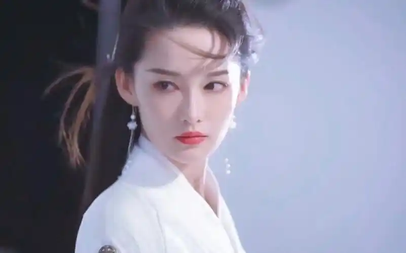 活动  【李沁】现在一个游戏广告的服化道都比某些仙侠剧要好了吗?