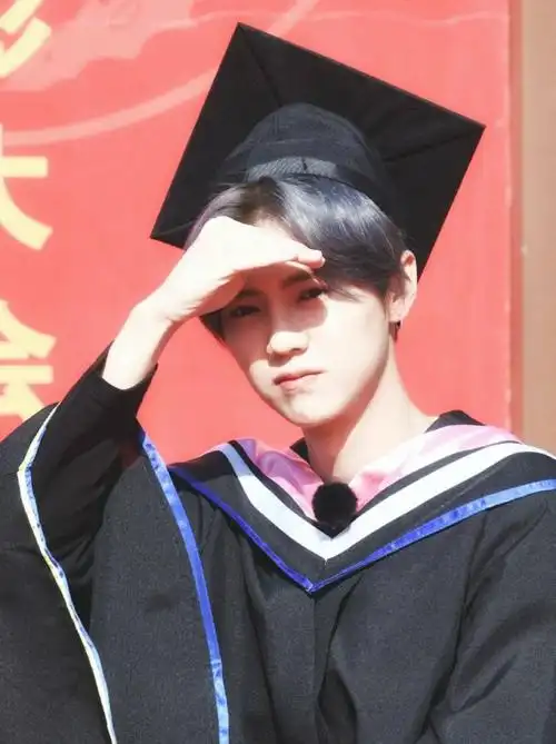 简单的校服鹿晗穿出不凡气质真的很校草鹿了