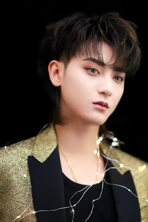 幸福女孩moon2021-05-13              #黄子韬欧诗漫品牌代言人