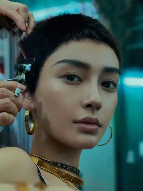 圆脸适合唐艺昕的短发吗(女星也爱板寸头)(5)