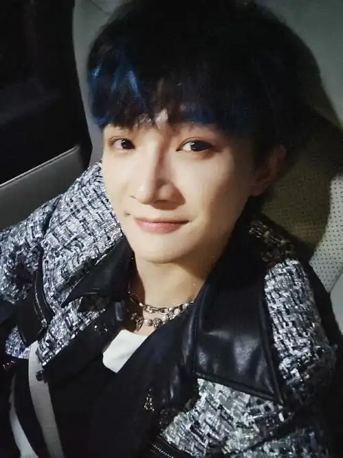 思念成疾#发几张很牛的自拍,我的意思是周深可不可以上线发一个自拍