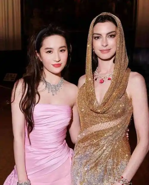 原创刘亦菲的酒店非常豪华是世界上唯一的八星级酒店价格足够普通人