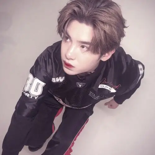 自制黄明昊滤镜头像