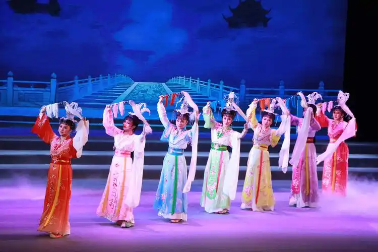 黄梅戏天仙配舞台剧照