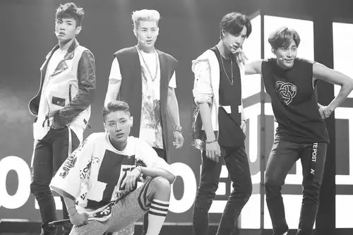 uniq首秀露腹肌音乐节目开启新模式