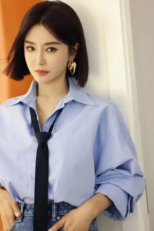 不过,耳上长度的一刀切对>脸型和发量>要求比较高,如果不确定自己适不