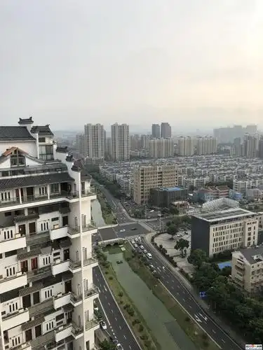 普通住宅 装修:简单装修 年代:2012 楼层:高层(共30层) 小区:中堂