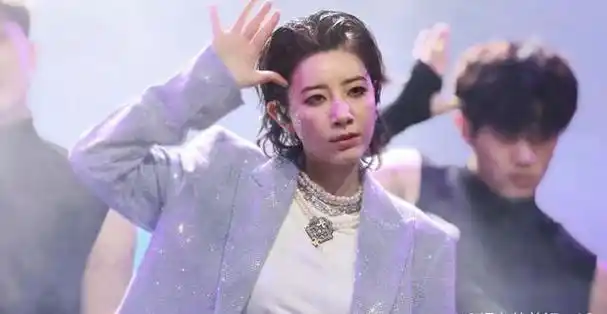 泼水狂欢李斯丹妮330广州演唱会