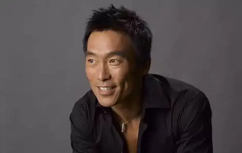 与她搭戏的则是曾因《爱神一号》被提名香港金像奖最佳新演员的郑浩南